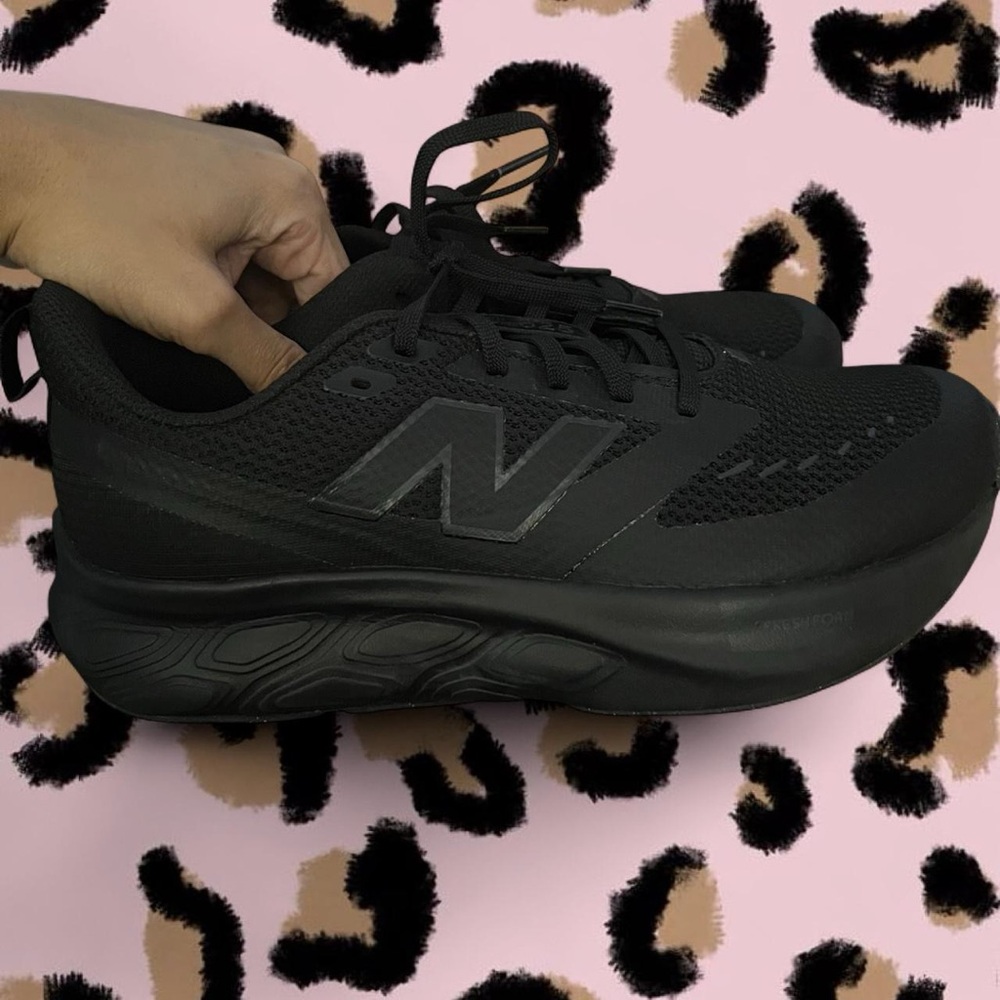 New Balance Black Big Kids Sneakers. 6.5Y Extra Wide.